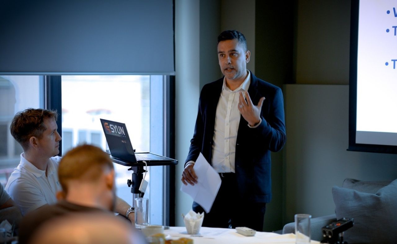 Kamal Ladwa presenting at the RDLC Recruitment Technology Stack Super Lunch